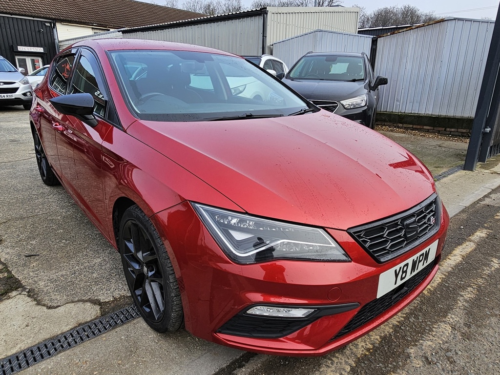 Compare Seat Leon Leon Fr Technology Tdi S-a Y8WPM Red