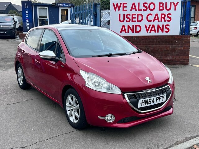 Compare Peugeot 208 1.2 Style 82 Bhp HN64PFY Red