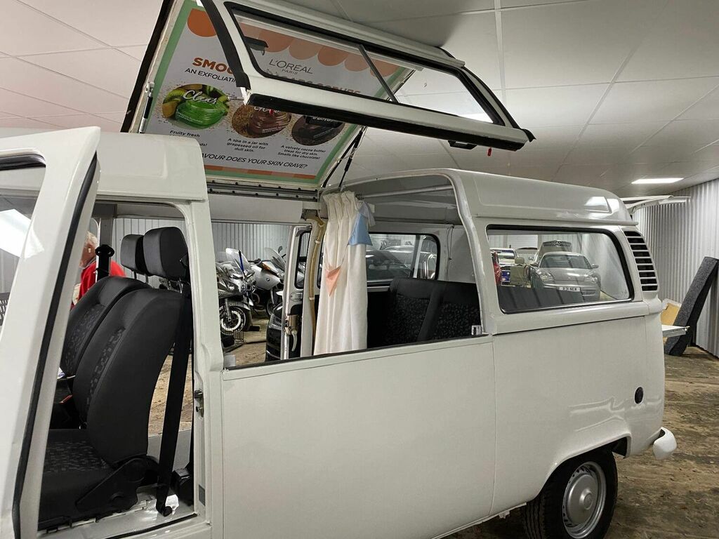 Volkswagen Campervan Van 201463 White #1