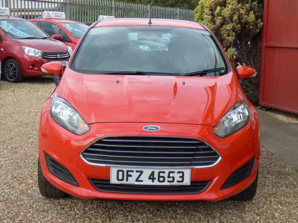 Compare Ford Fiesta Fiesta Style OFZ4653 Red