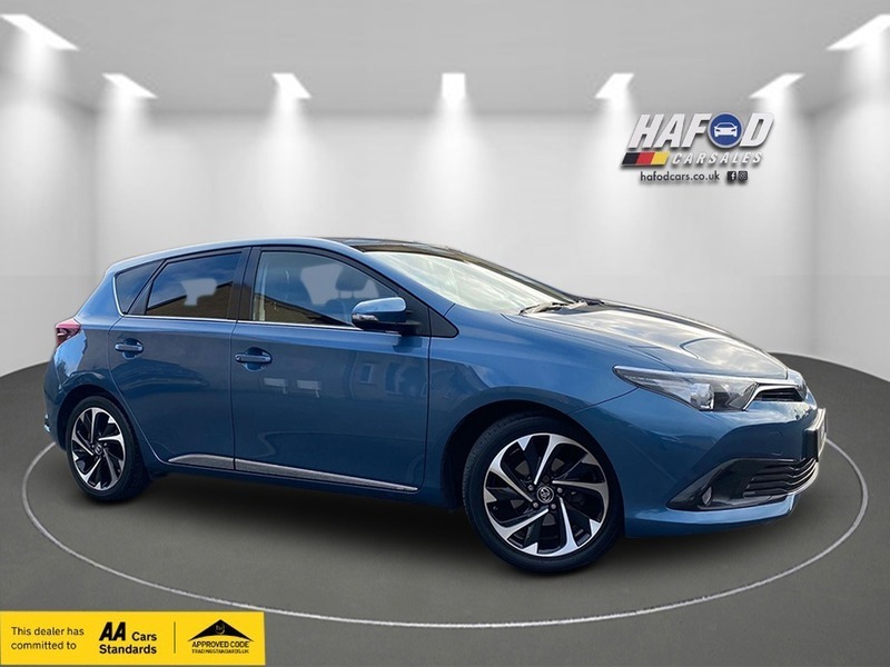 Compare Toyota Auris Vvt-i Design CP16JLO Blue