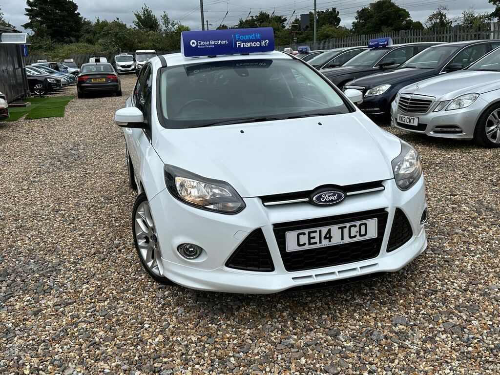 Compare Ford Focus Hatchback 1.6 Tdci Zetec S Euro 5 Ss 2014 CE14TCO White