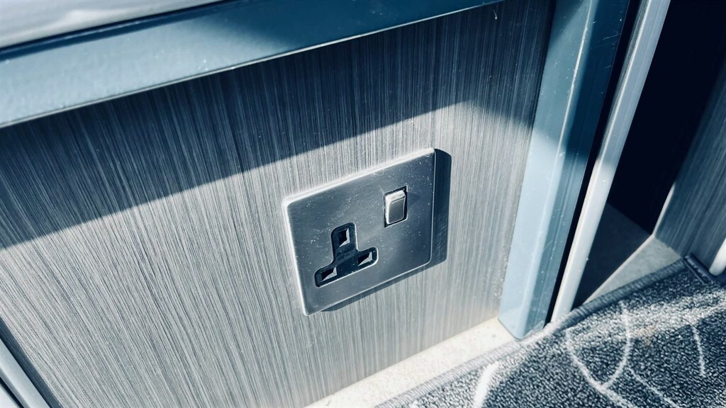 Used 2016 Volkswagen Campervan KX16WEV 2.0L Toilet / Kitchen / 2 berth