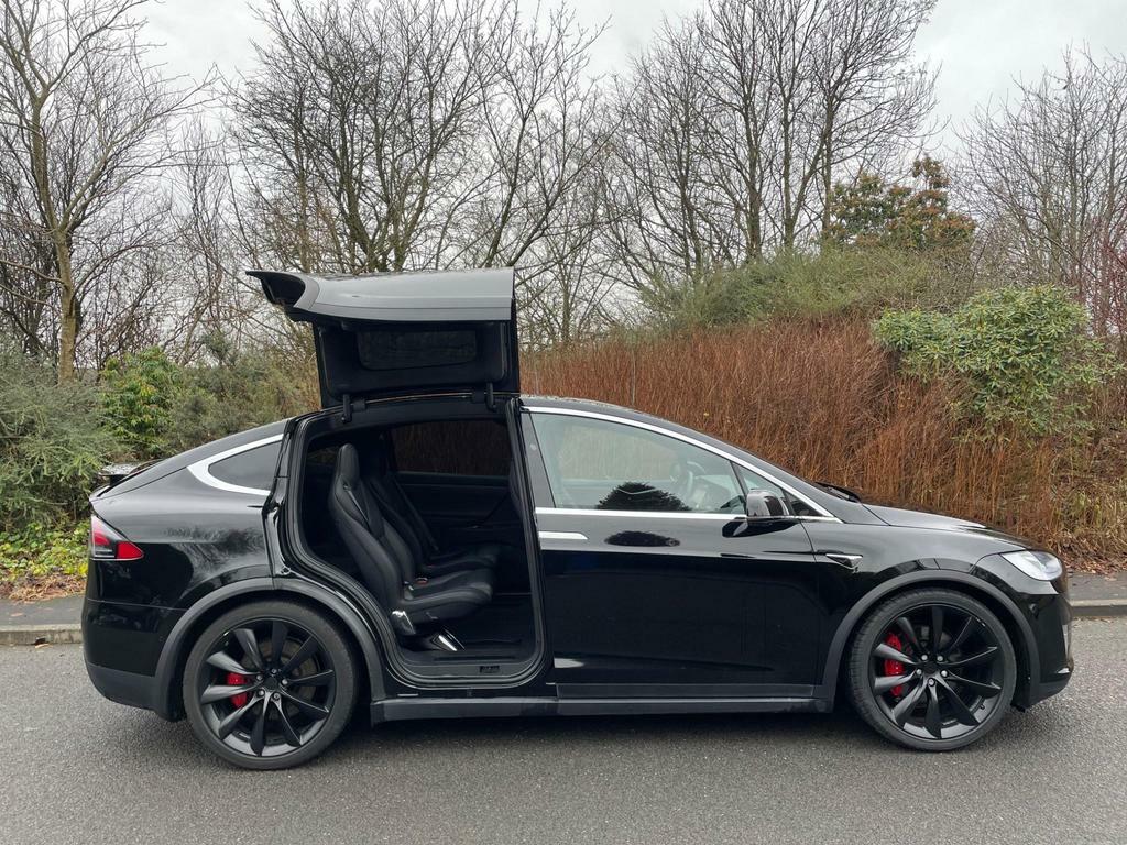 Compare Tesla Model X Dual Motor Performance 4Wde MW70NRZ Black