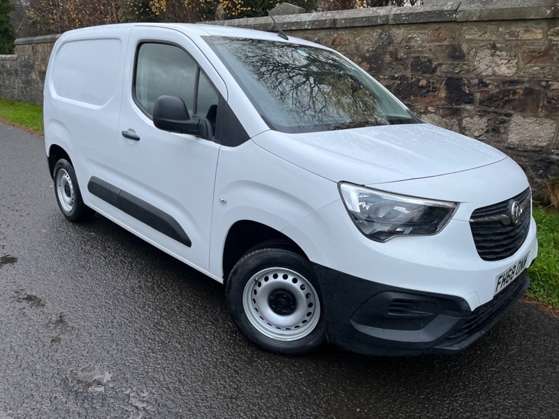 Compare Vauxhall Combo L1h1 2000 Edition FH68ONW White