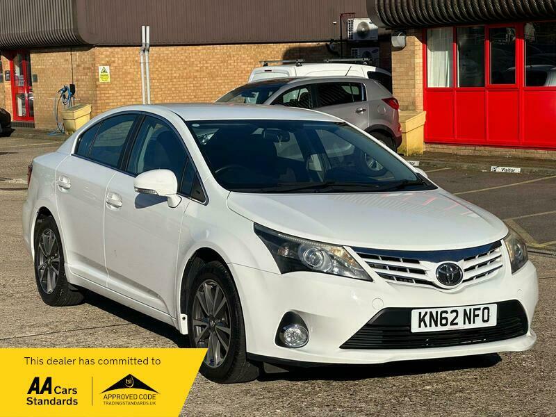 Compare Toyota Avensis 1.8 V-matic Tr Saloon KN62NFO White