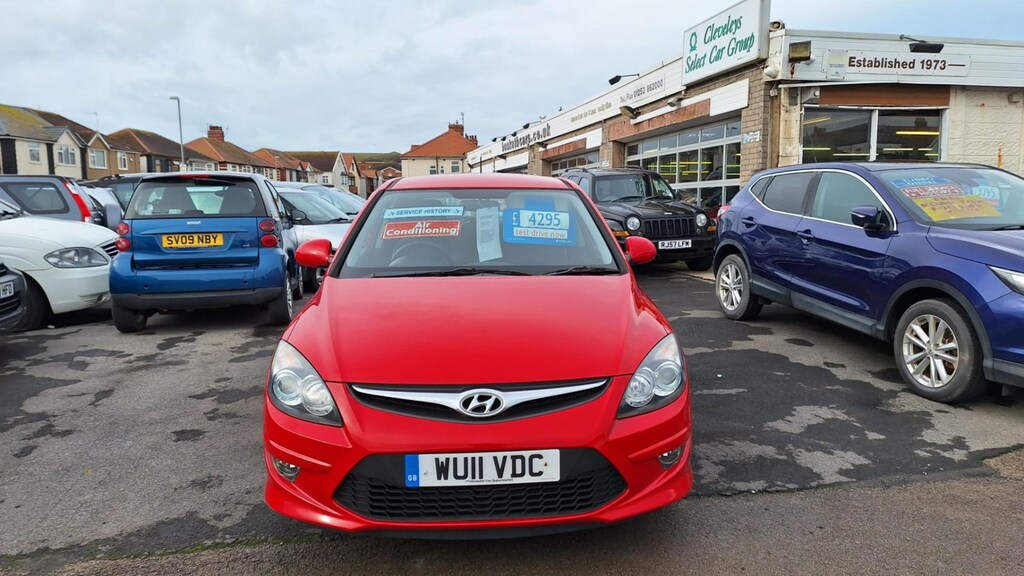 Compare Hyundai I30 1.4 Classic 5-Door From 3,495 Retail Package WU11VDC Red