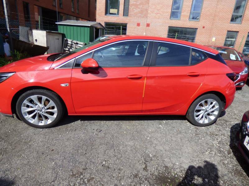 Compare Vauxhall Astra Hatchback BF18HZW Red