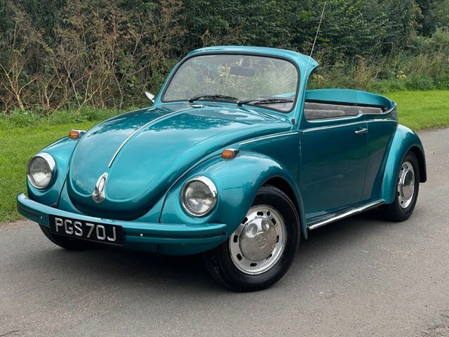 Compare Volkswagen Beetle 1.6 1302 S PGS70J Blue
