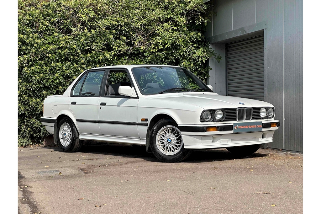 Compare BMW 3 Series 320I Se H23RJE White