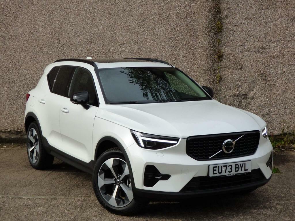 Compare Volvo XC40 2.0 B4 Mhev Ultimate Dct Euro 6 Ss EU73BYL White