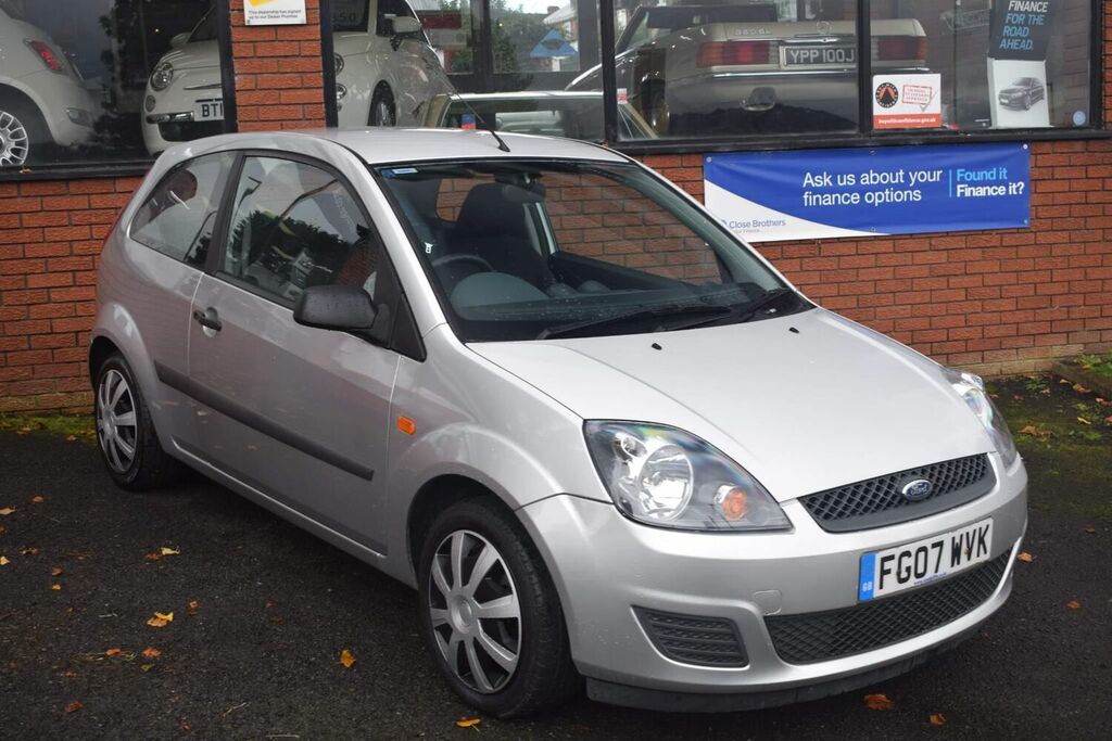 Compare Ford Fiesta Hatchback 1.25 Style Climate 200707 FG07WVK Silver