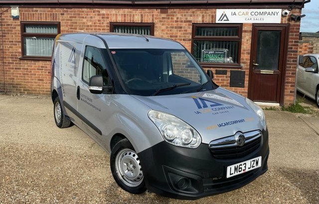 Compare Vauxhall Combo 1.6 2000 L1h1 Cdti Ss 105 Bhp LM63JZW Silver