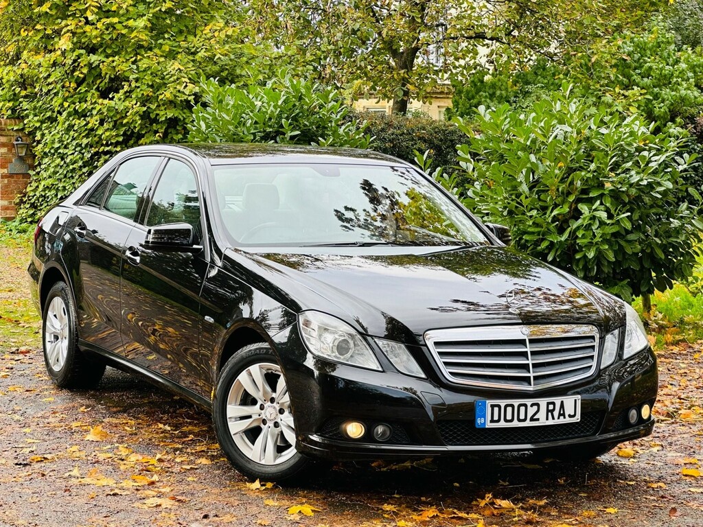 Compare Mercedes-Benz E Class 2.1 Cdi Blueefficiency Se Tiptronic Euro 5 DO02RAJ Black