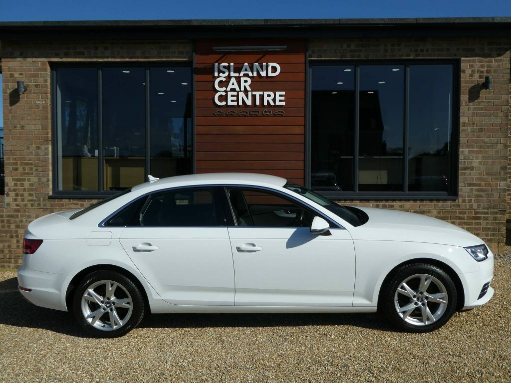 Compare Audi A4 Saloon 2.0T Fsi Sport BT66NHY White