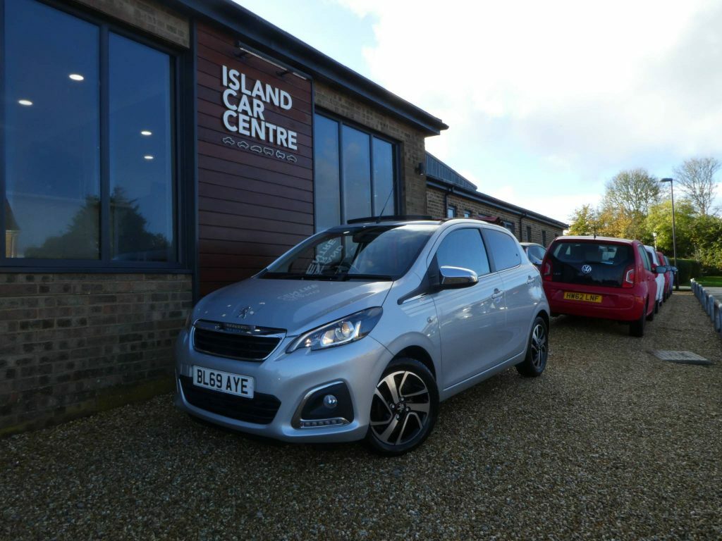 Compare Peugeot 108 Top Hatchaback 1.0 72 BL69AYE Silver