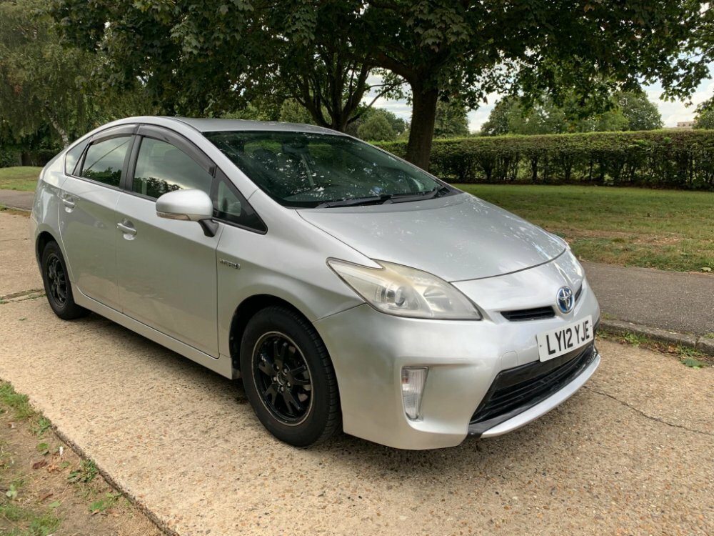 Compare Toyota Prius 1.8 Vvt-h T3 Cvt Euro 5 Ss LY12YJE Silver