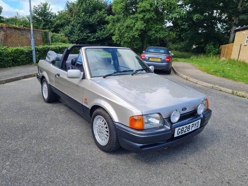 Compare Ford Escort Xr3i Cabriolet G828PYD Silver