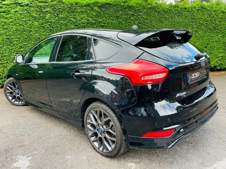Compare Ford Focus 1.0T Ecoboost St-line Euro 6 Ss CK17TYA 
