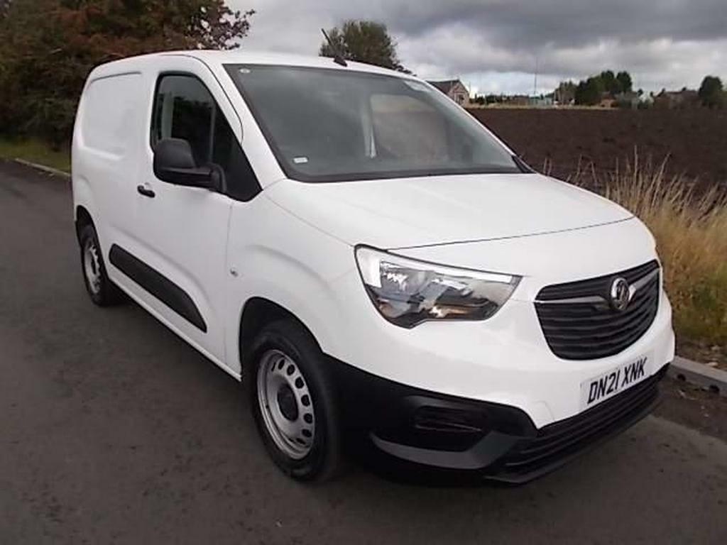 Compare Vauxhall Combo 1.5 Turbo D 2300 Dynamic L1 H1 Euro 6 DN21XNK White