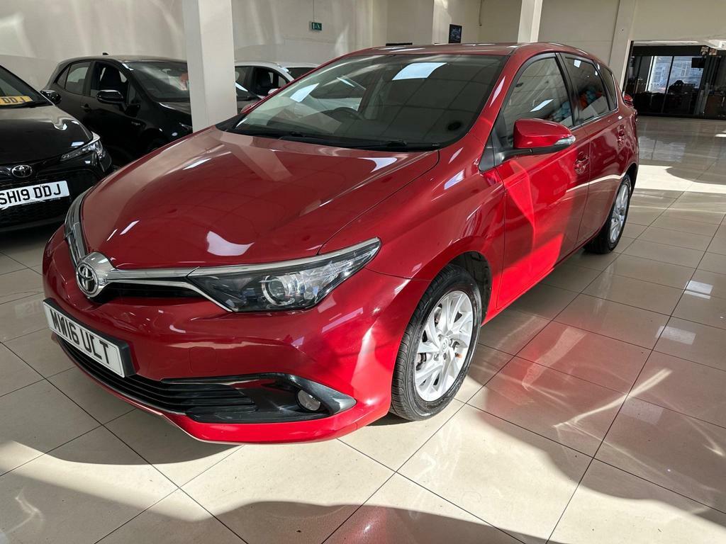 Compare Toyota Auris 1.2 Vvt-i Icon Euro 6 Ss MW16ULT Red