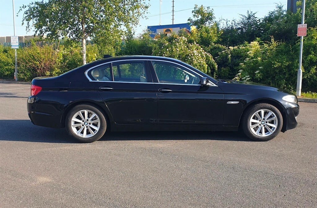 Compare BMW 5 Series 3.0L Se Step LC60WCN Black