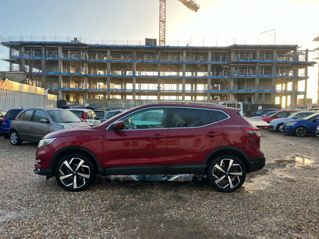 Compare Nissan Qashqai Dig-t Tekna..2019 .Pan DT68MVR Red