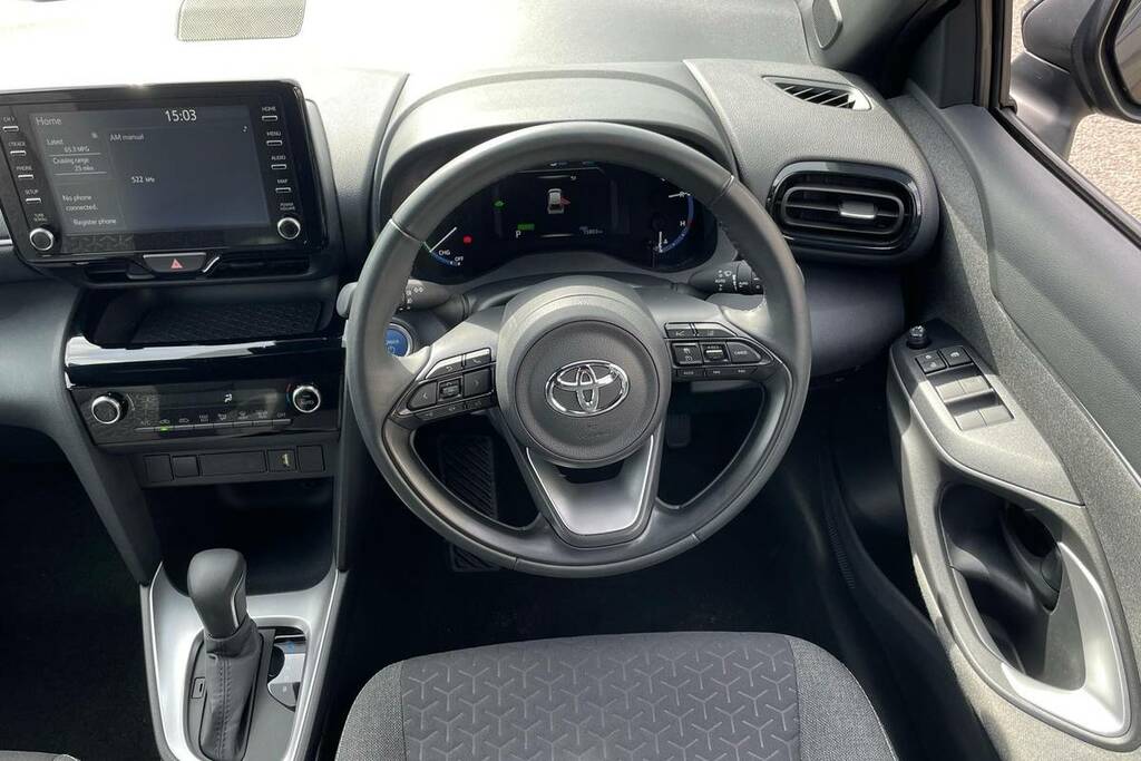 Used 2022 Toyota Yaris Cross FY22NYS YARIS CROSS DESIGN HEV AUTO on ...