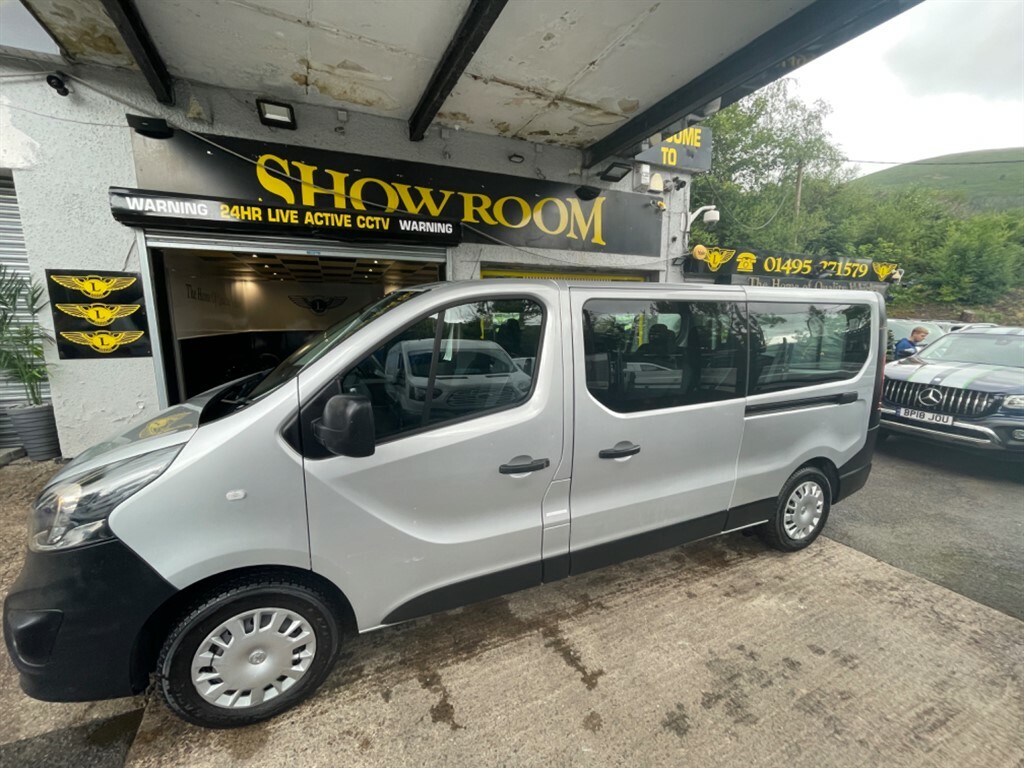 Compare Vauxhall Vivaro Euro 6 Business Edition 9 Seater DS68TPY Silver