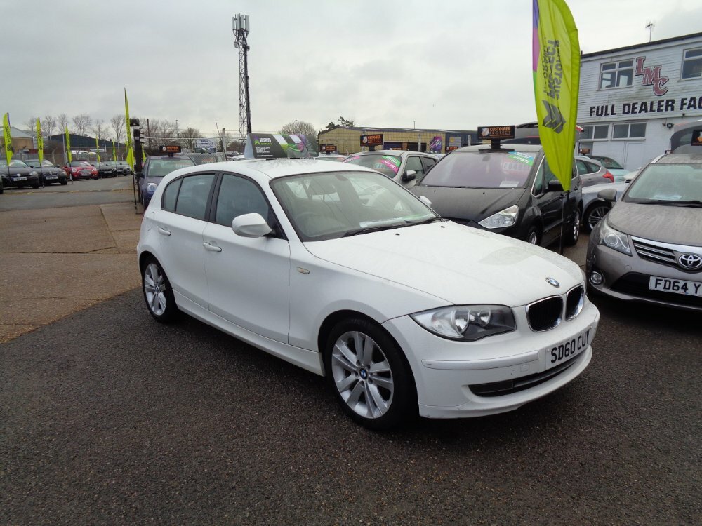 Compare BMW 1 Series 118D Se 5-Door SD60CUY White