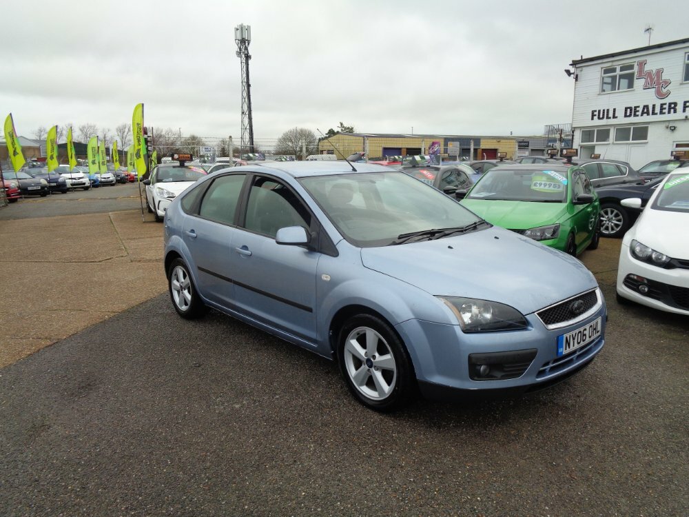 Compare Ford Focus 1.6 Zetec Climate 5-Door NY06OHL Blue