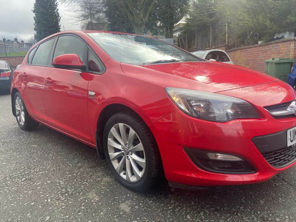 Compare Vauxhall Astra Astra Active UNZ6422 Red