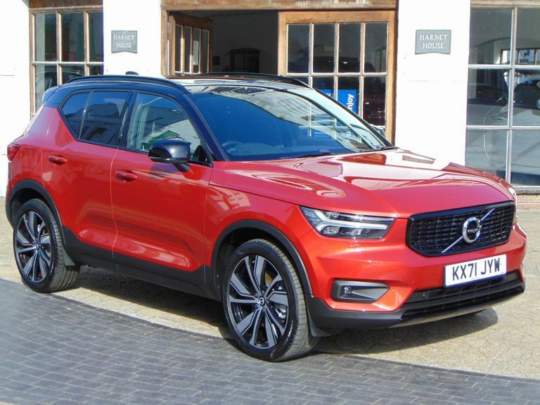 Compare Volvo XC40 1.5 T5 Recharge Phev R Design Pro KX71JYW Red