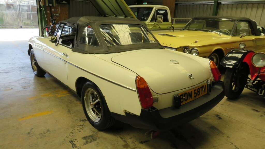 Compare MG MGB Highly Original B Roadster With Over Drive BOM587V White
