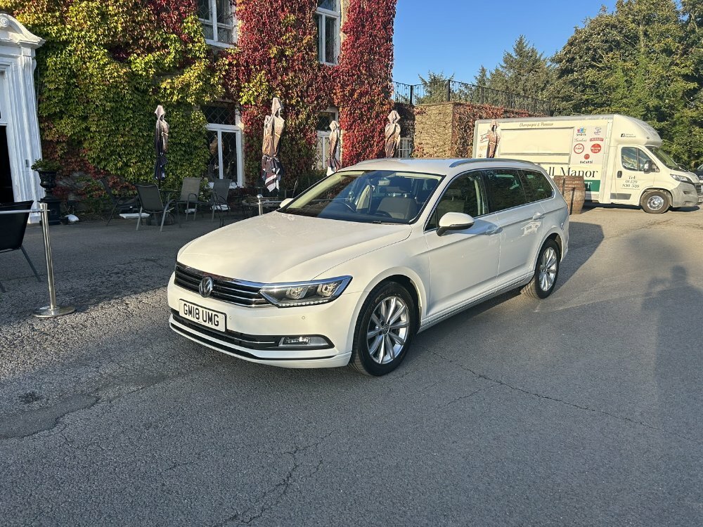 Compare Volkswagen Passat 1.6 Tdi Se Business Estate Dsg Euro 6 GM18UMG White