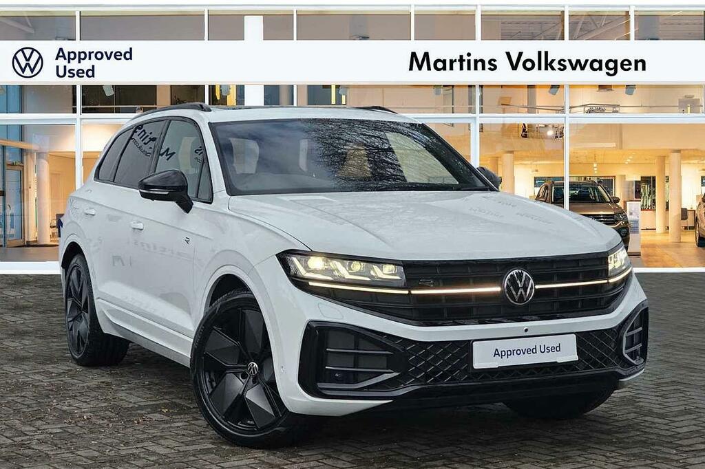 Compare Volkswagen Touareg 3.0Tdi 286Ps Black Edition 4Motion RO73LVV White