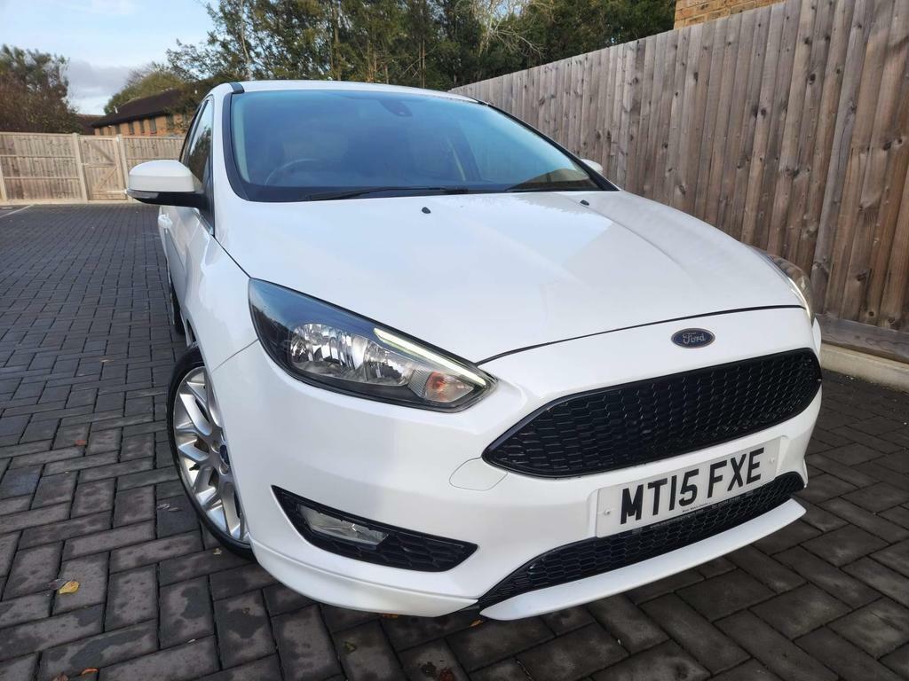 Compare Ford Focus 1.0T Ecoboost Zetec S Euro 6 Ss MT15FXE White