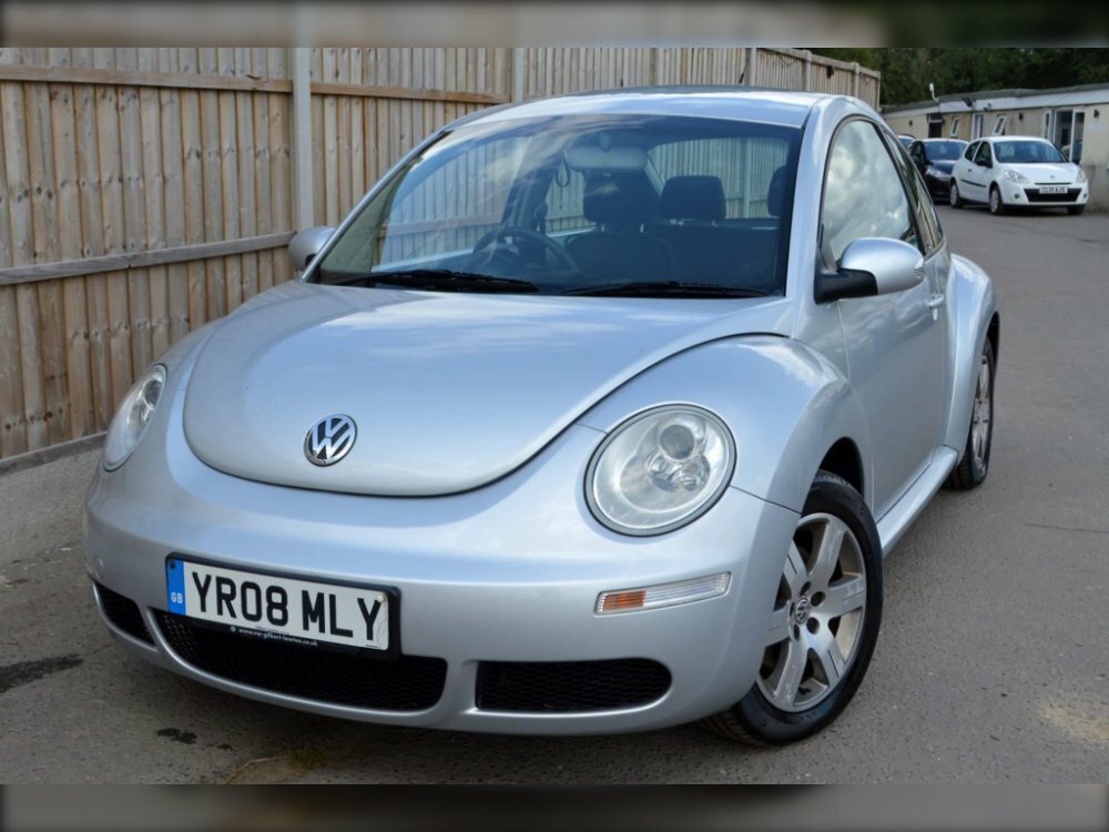Compare Volkswagen Beetle 1.6 Luna Euro 4 YR08MLY Silver