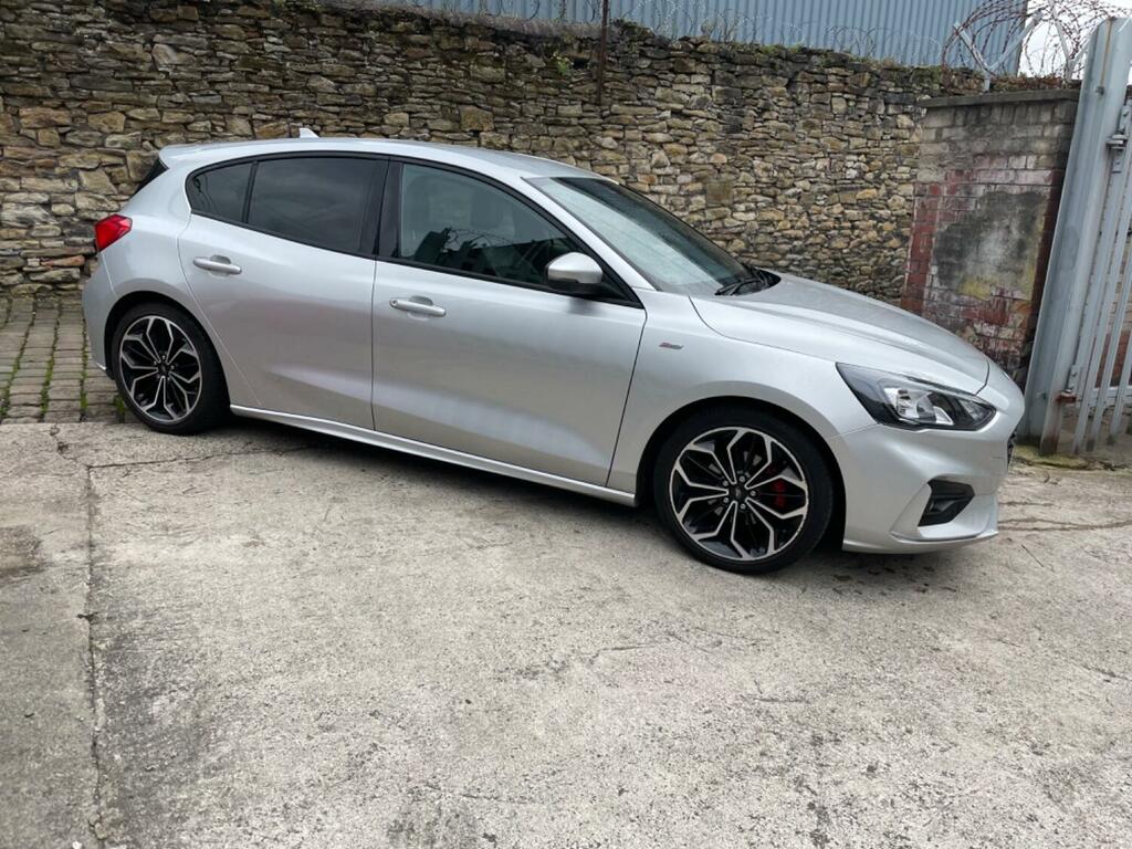 Compare Ford Focus Hatchback 1.0 T Ecoboost St-line X 2020 YT70WNP Silver