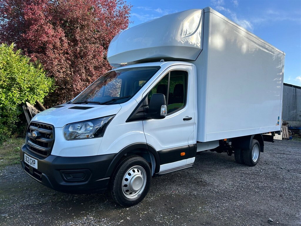 Compare Ford Transit Custom 2.0L Ecoblue 130Ps L4 13Ft6 Luton With Tlift BG21GYP White