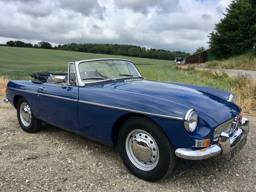 Compare MG MGB 1.8 Roadster Concours Restorationone Of The F LBO18F Blue