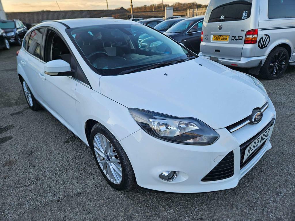 Compare Ford Focus 1.0T Ecoboost Zetec Euro 5 Ss MJ13MGZ White