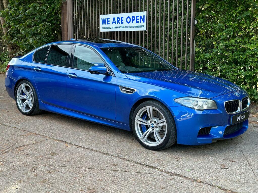 Compare BMW M5 4.4 V8  Blue