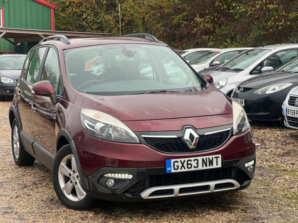 Compare Renault Scenic XMOD 1.6 Vvt Dynamique Tomtom Euro 5 GX63NWT Red