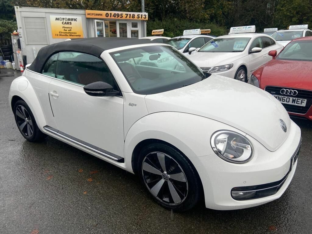Compare Volkswagen Beetle Beetle 60S Edition YC13AOU White