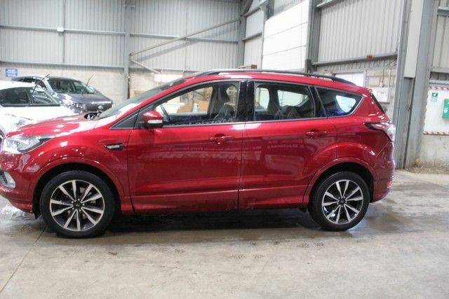 Compare Ford Kuga 2.0 St-line Tdci 148 Bhp SN67PTO Red