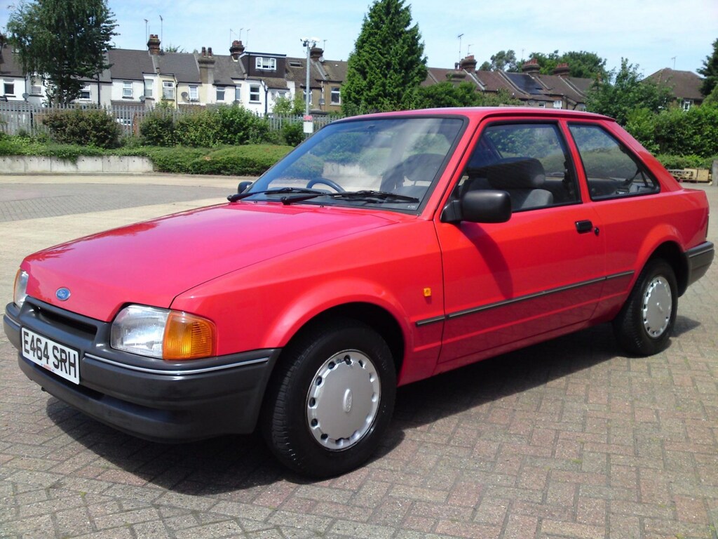 Ford Escort 1.4 L One Lady Owner From New Totally Stunn Red #1