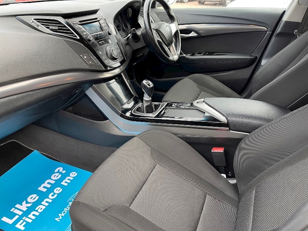 Compare Hyundai I40 Crdi Active Blue Drive EA62WXO Silver