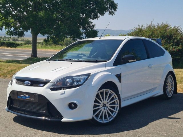 Compare Ford Focus 2.5 Rs YF59VHL White