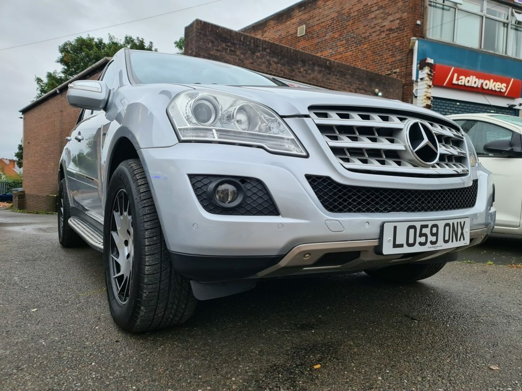 Compare Mercedes-Benz M Class Ml300 Cdi V6 Blueefficiency Sport Tiptronic 4Wd LO59ONX Silver